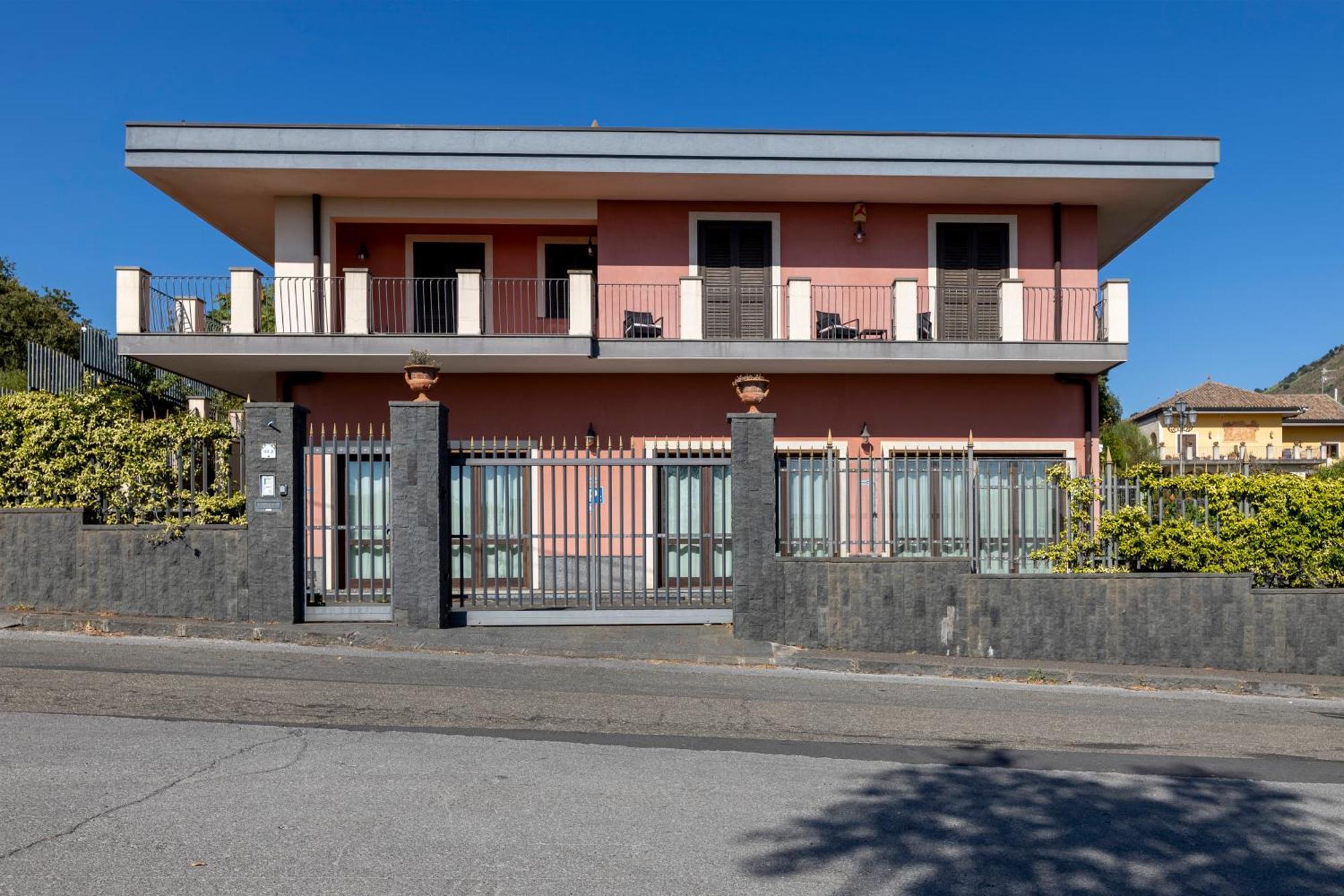 Villa Vulcano, Tra L'Etna E Il Mare Zafferana Etnea Eksteriør billede
